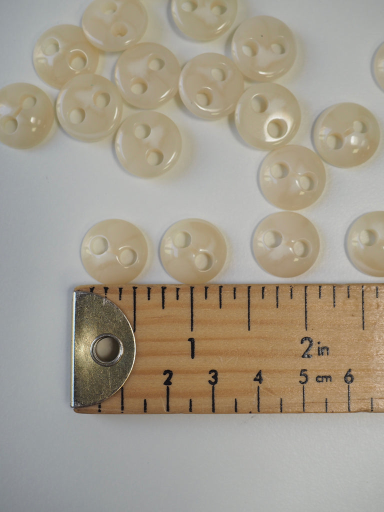 Oat Mottled Plastic Dome Button 15mm