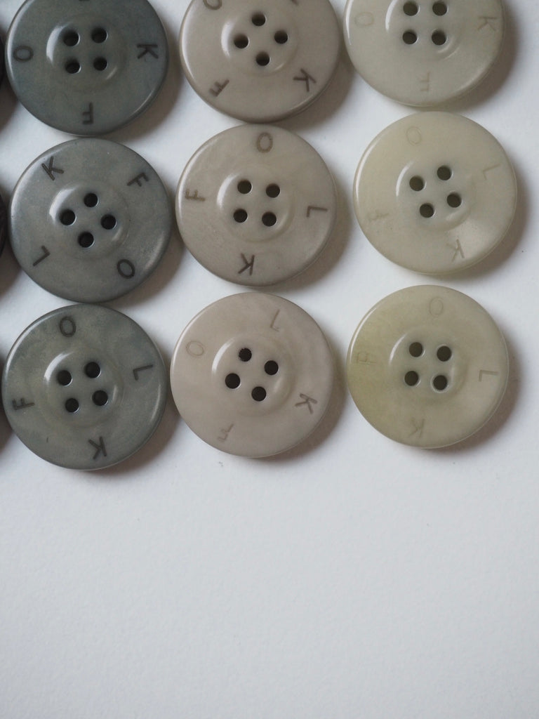 FOLK Engraved Corozo Buttons 18mm/28L