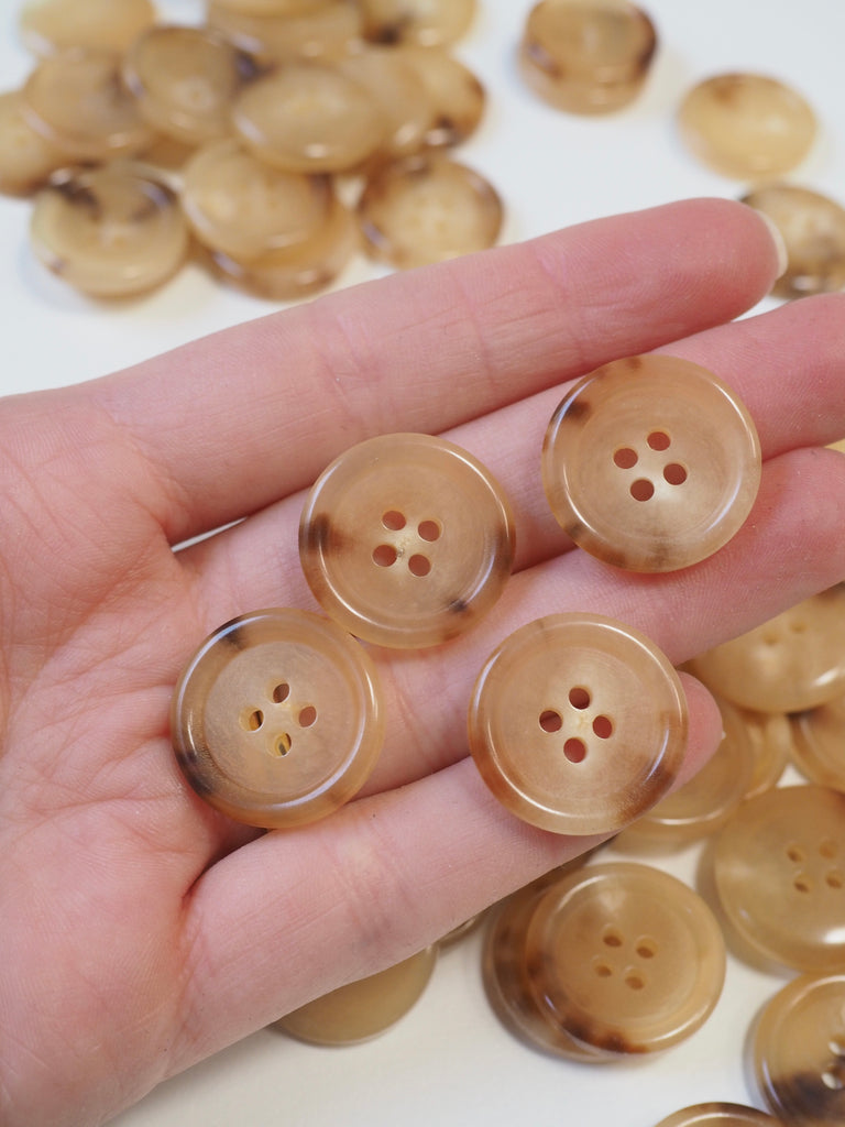 Light Brown Horn Button 20mm