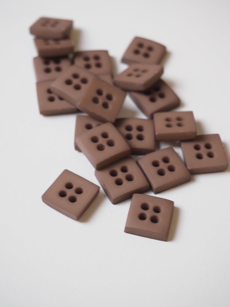 FOLK Square Buttons 15mm/24L