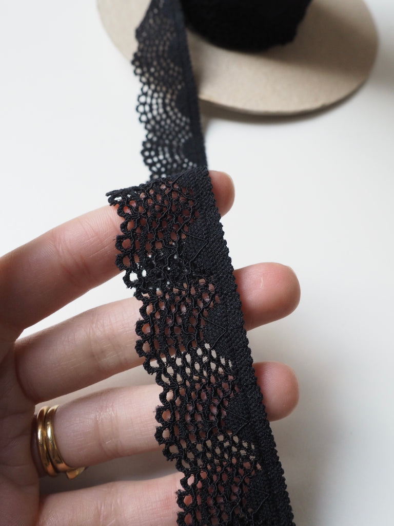 Black Scalloped Stretch Lace Trim