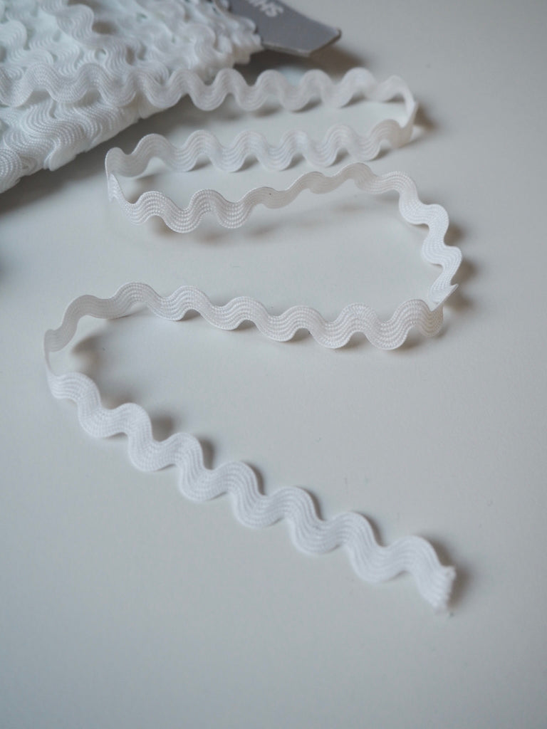 Shindo White Large Ric Rac 10mm