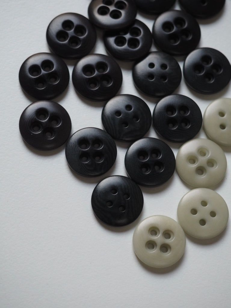 FOLK Sunken Hole Corozo Buttons 15mm/24L