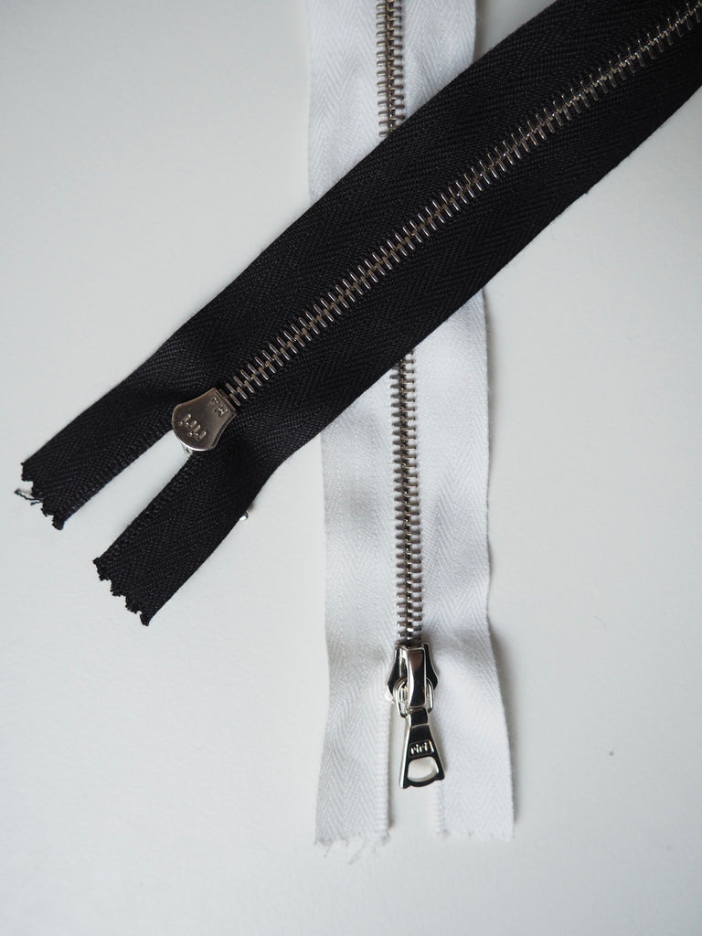 Riri 56cm/22 inch Narrow Metal Teeth Zips