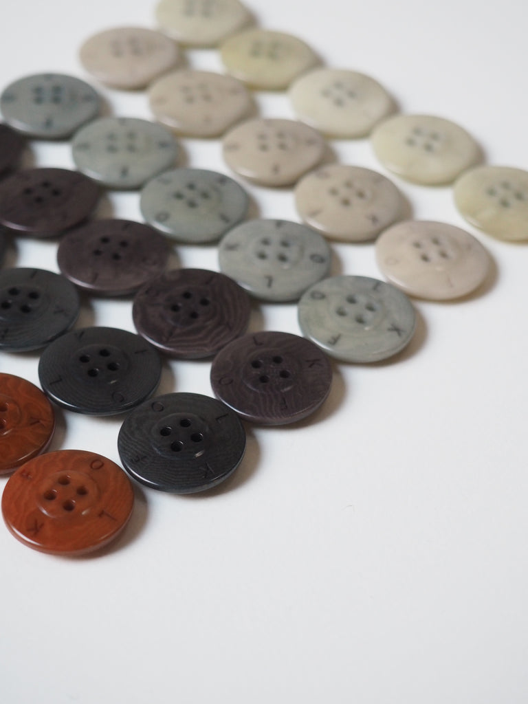 FOLK Engraved Corozo Buttons 18mm/28L