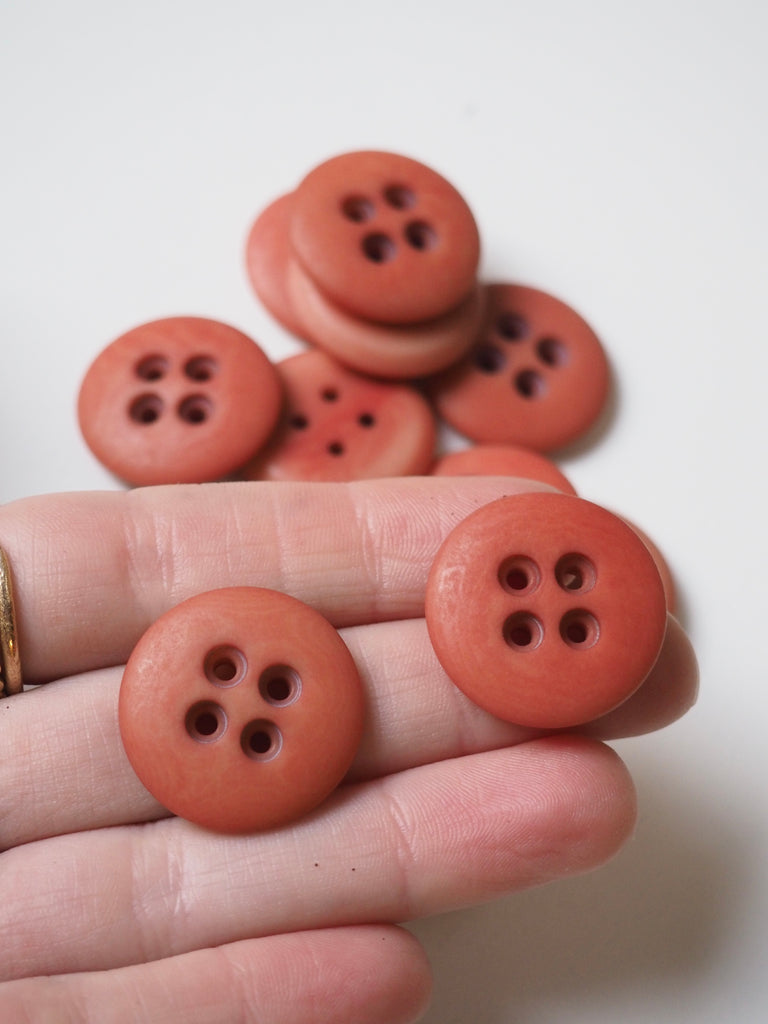 FOLK Sunken Hole Corozo Buttons 24mm/36L