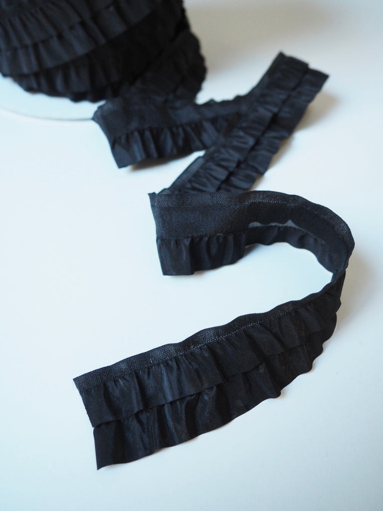 Le Claudel Black Taffeta Ruffle Elastic 35mm